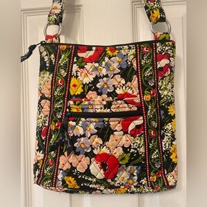 Vera Bradley beautiful floral quilted handbag like new